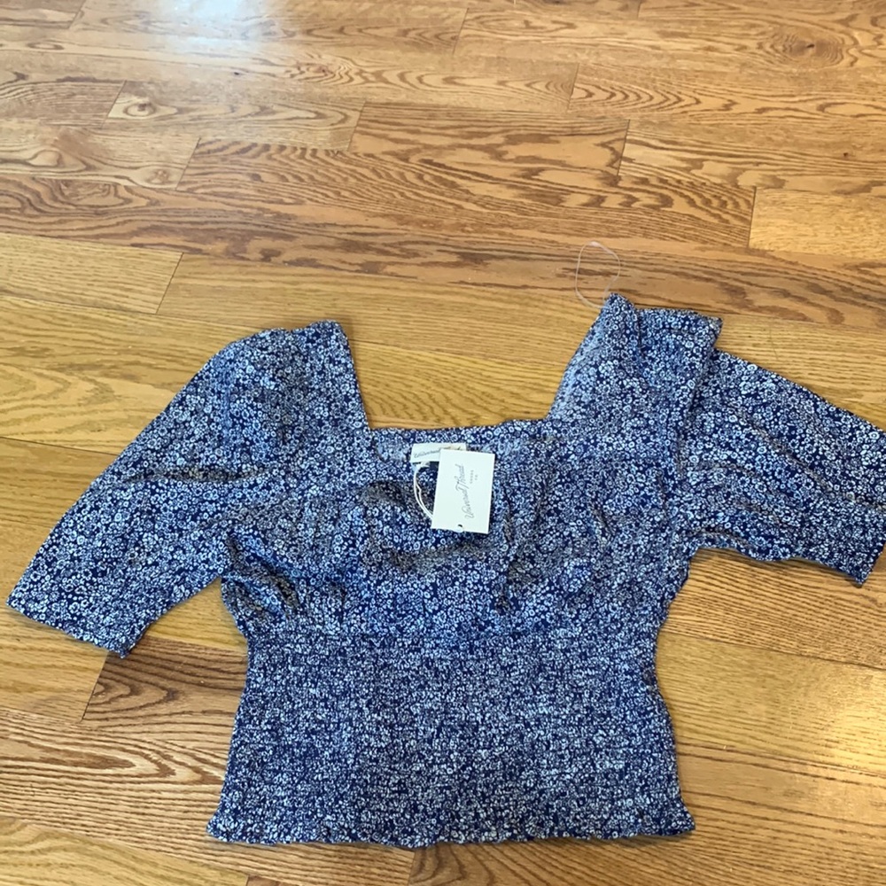 NWT Universal Thread top